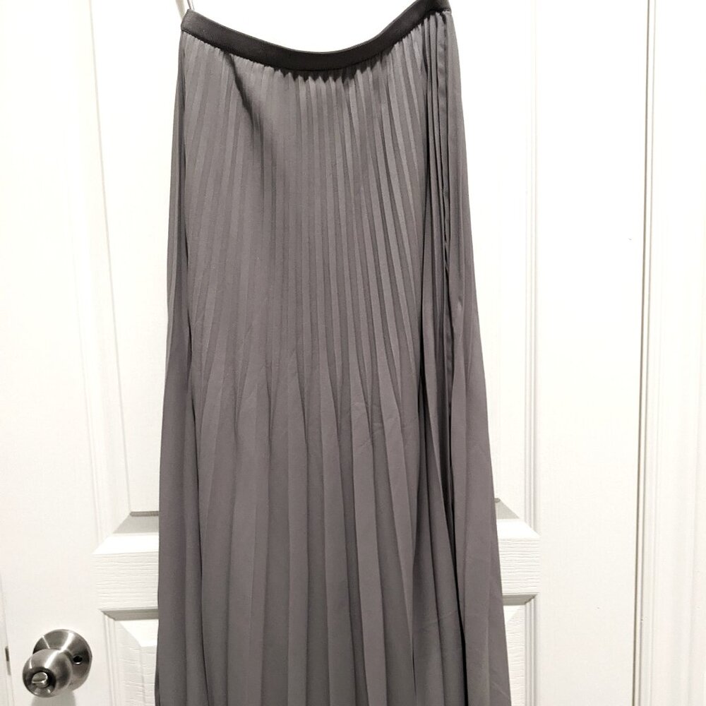 Uniqlo Pleated Long Skirt